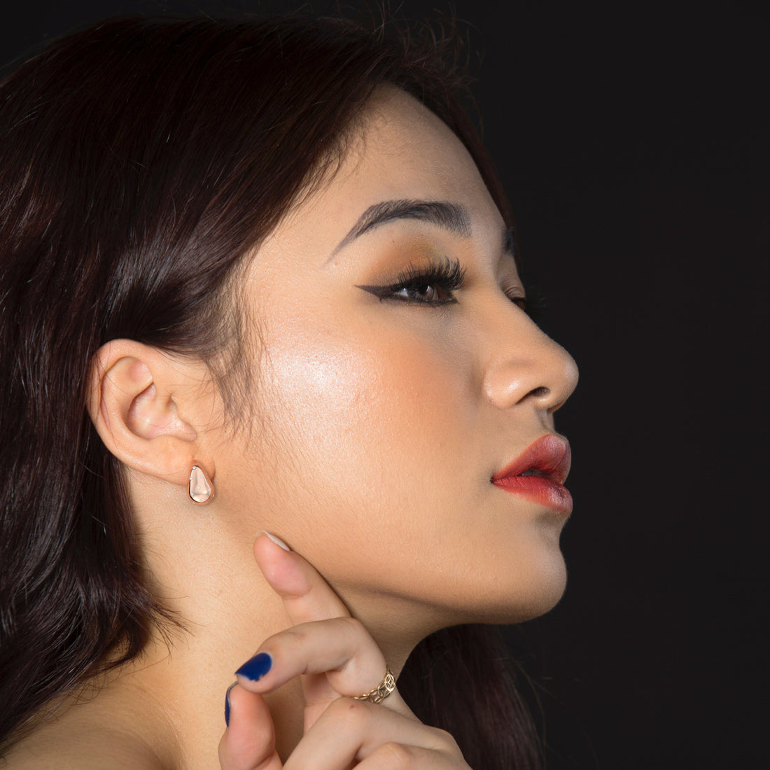 LAB GROWN BOLD LEAF EARRING WITH  LUCKY DIAMOND  IN 10KT  (0.25 CTW )