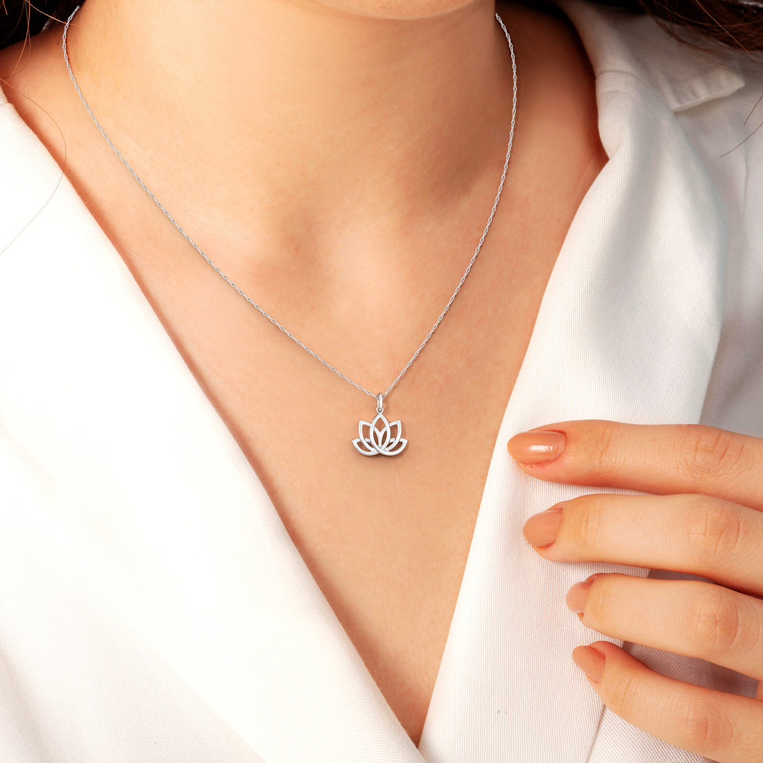 LOTUS PENDANT  White